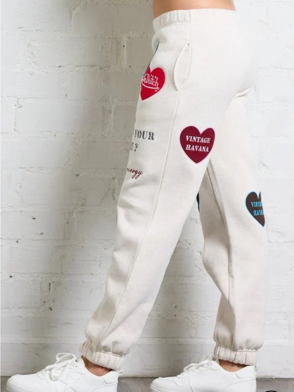 VON DUTCH Vintage Havana Cream Sweatpants with Red & Blue Heart Graphics